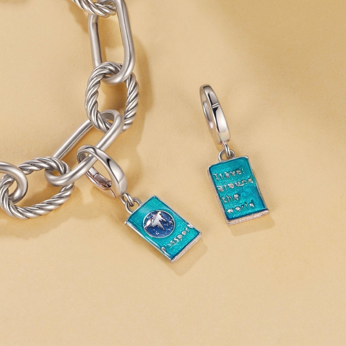 Charm Pendant Passeport