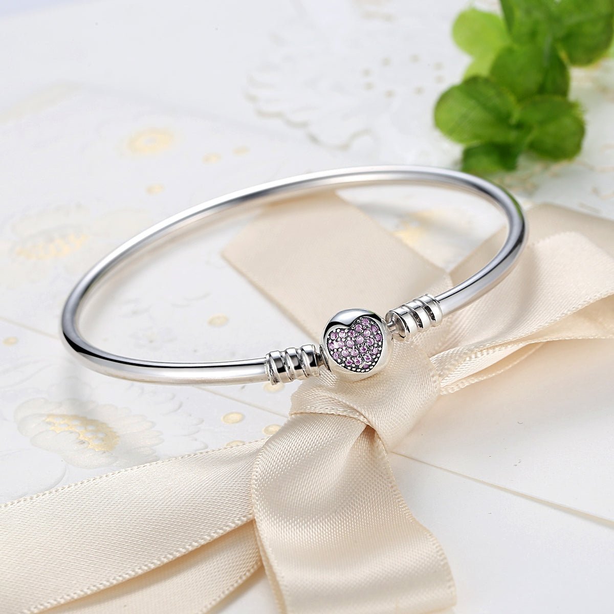 Jonc à Charms Fermoir Cœur Pavé Rose