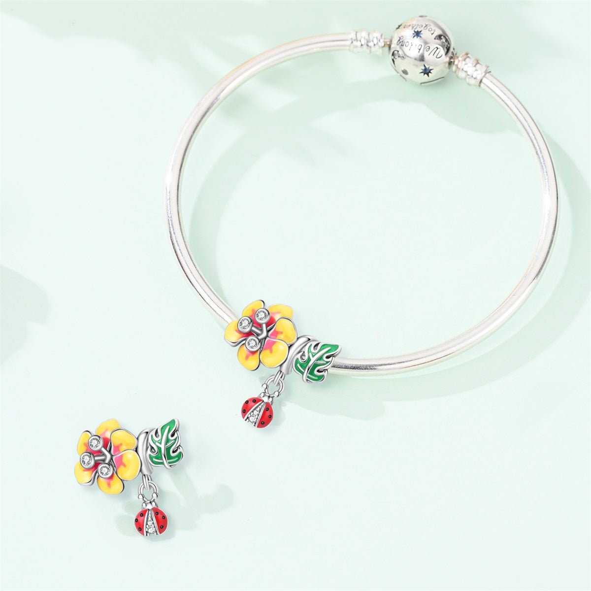 Charm Fleur de Frangipanier, Feuille et Coccinelle