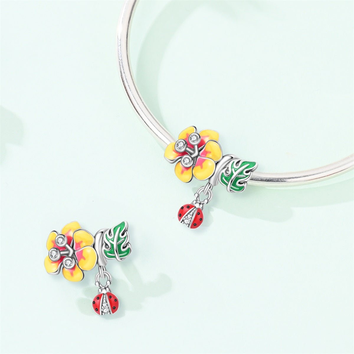 Charm Fleur de Frangipanier, Feuille et Coccinelle