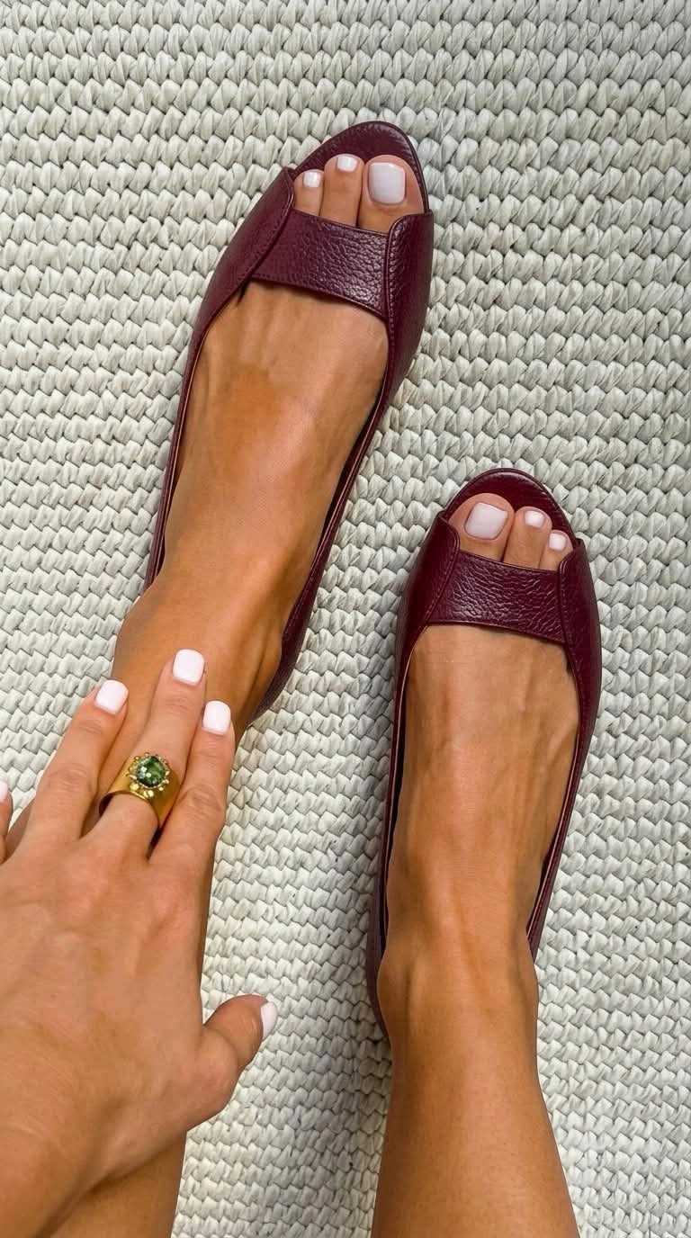 Adelina | Gyldne, komfortable og elegante sandaler
