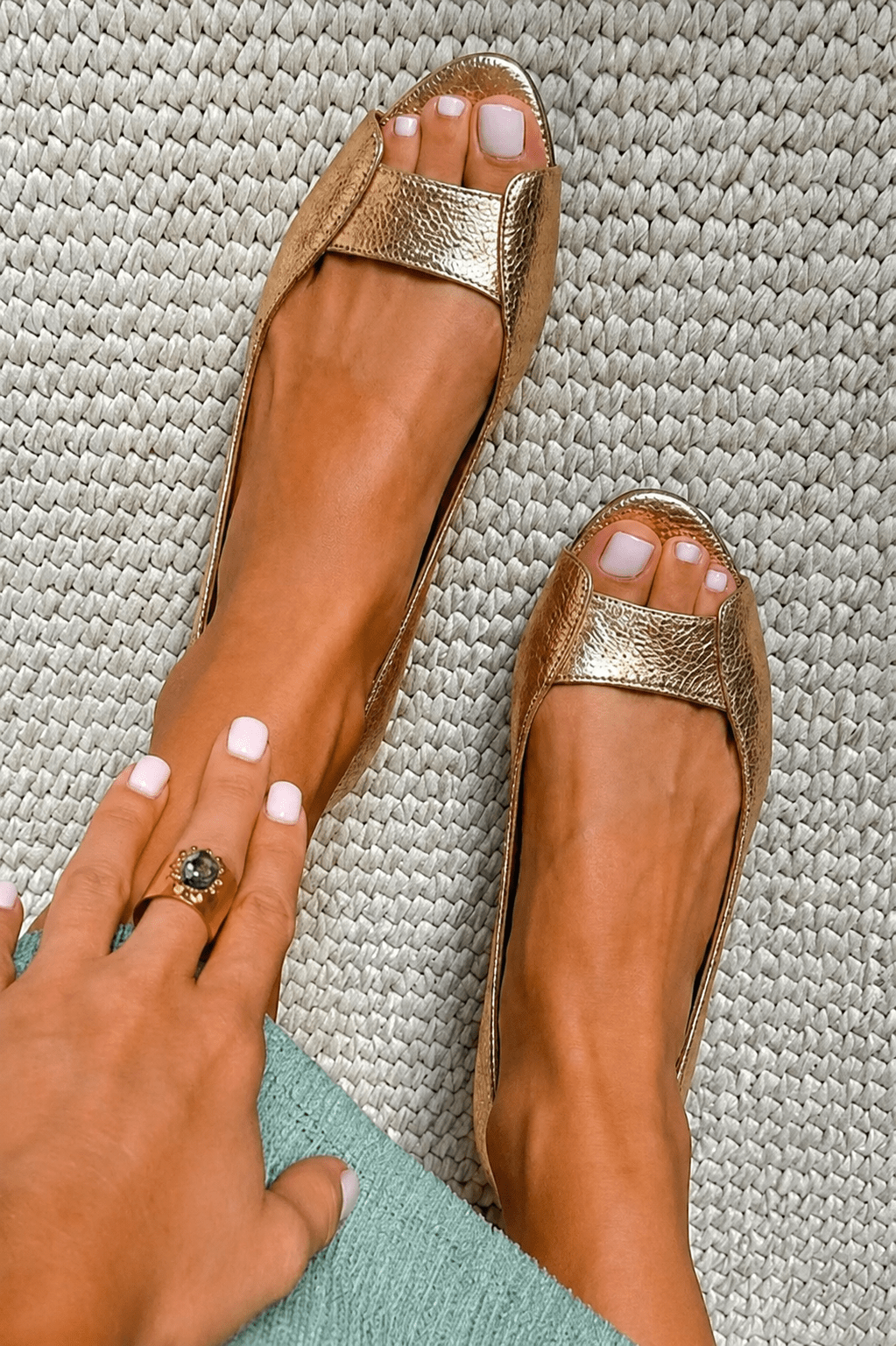 Adelina | Gyldne, komfortable og elegante sandaler