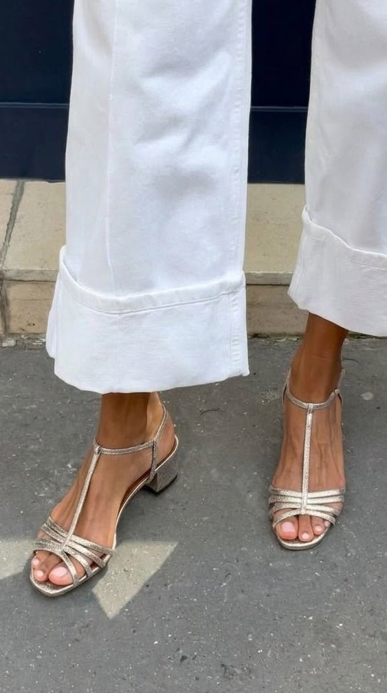 Alegre | Gyldne sandaler: hverdagens elegance