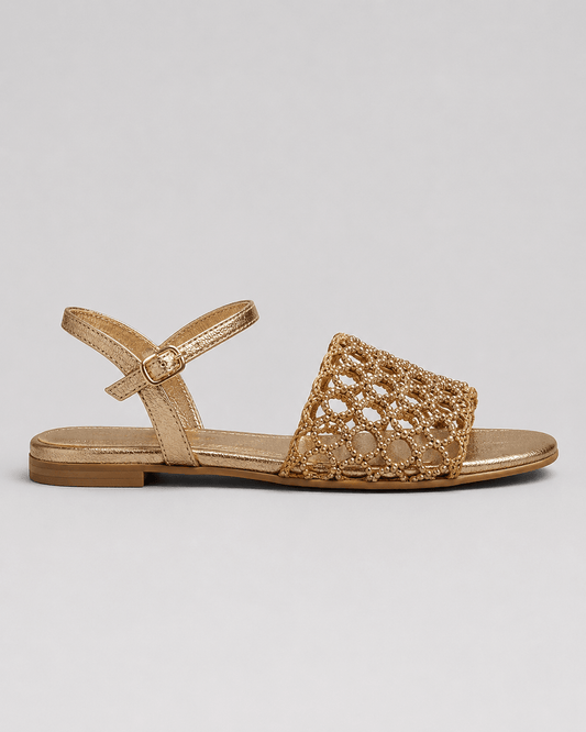 Aurora | Gyldne sandaler: sommerens charme