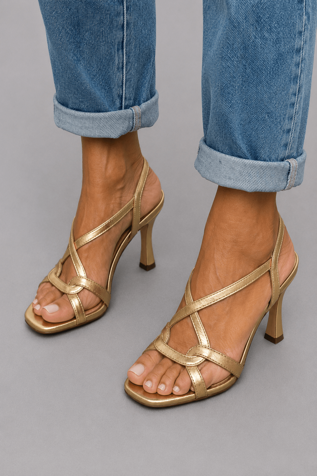 Elisabeth | Gyldne sandaler – sommercharme