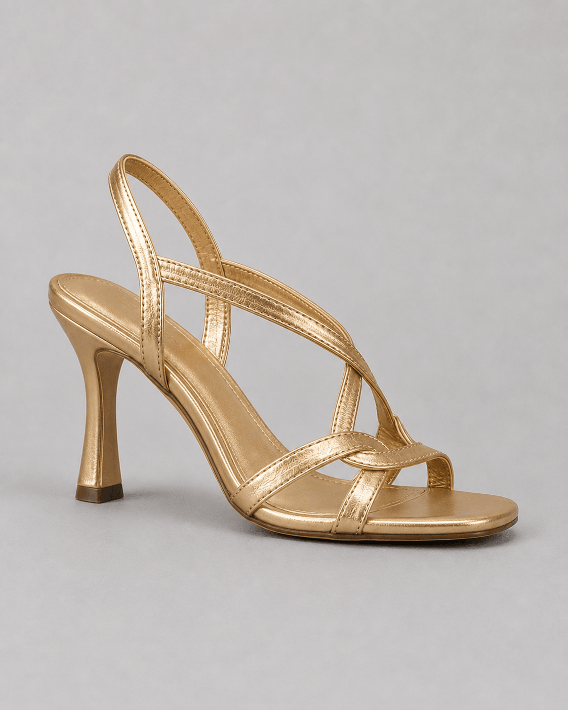 Elisabeth | Gyldne sandaler – sommercharme