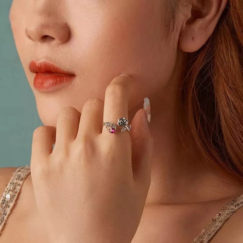 Bague Réglable Main de Squelette et Rose