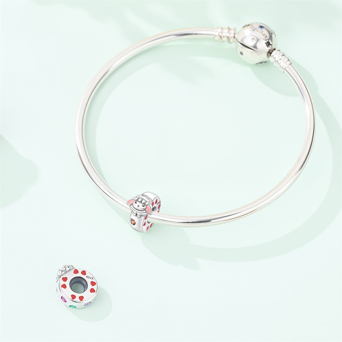 Charm Agneau Endormi et Cœurs Roses
