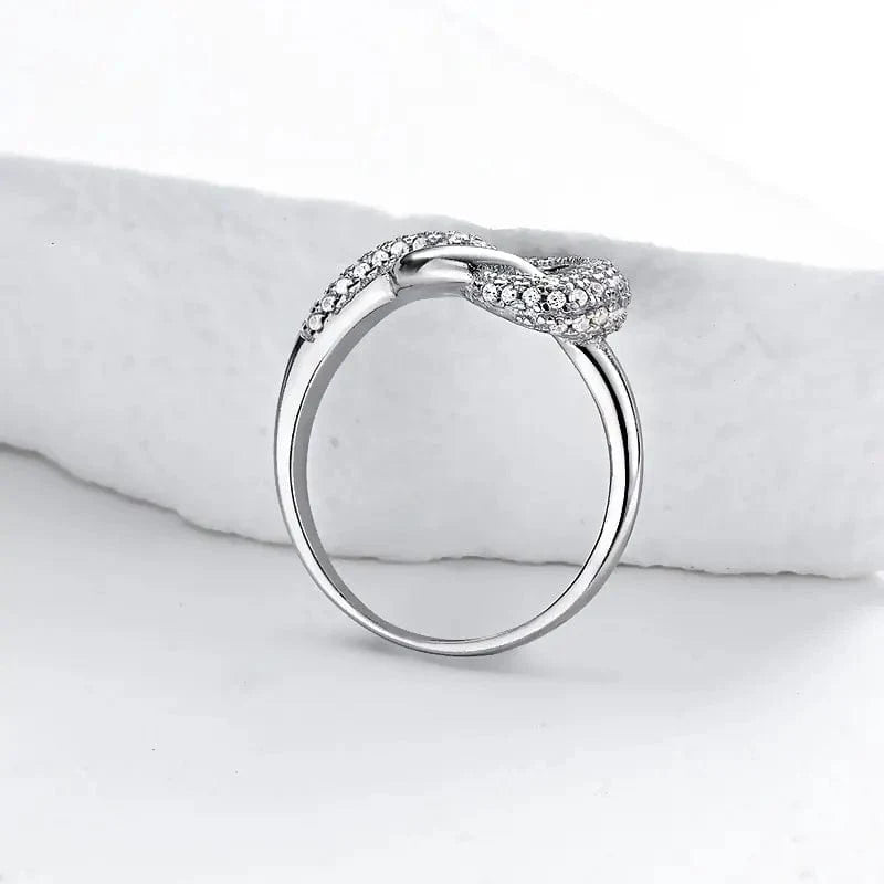 Bague Nœud Infini en Argent Sterling avec Pavé de Diamants