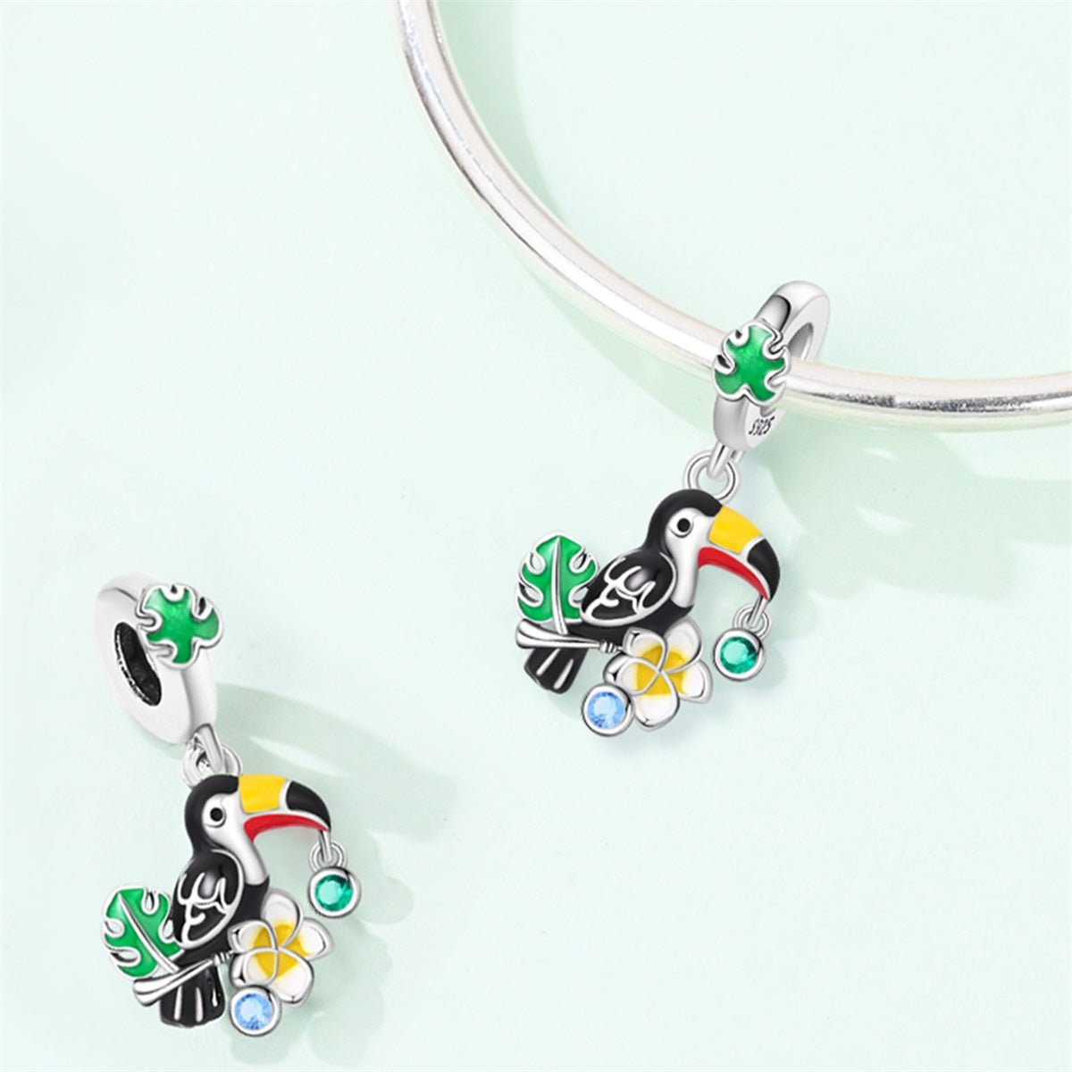 Charm Pendant Toucan, Feuille de Monstera et Frangipanier